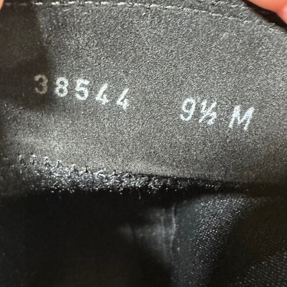 La Canadienne NWOB Honor Suede Black Ankle Chelsea Bootie Size 9.5M Block Heel - Picture 9 of 9